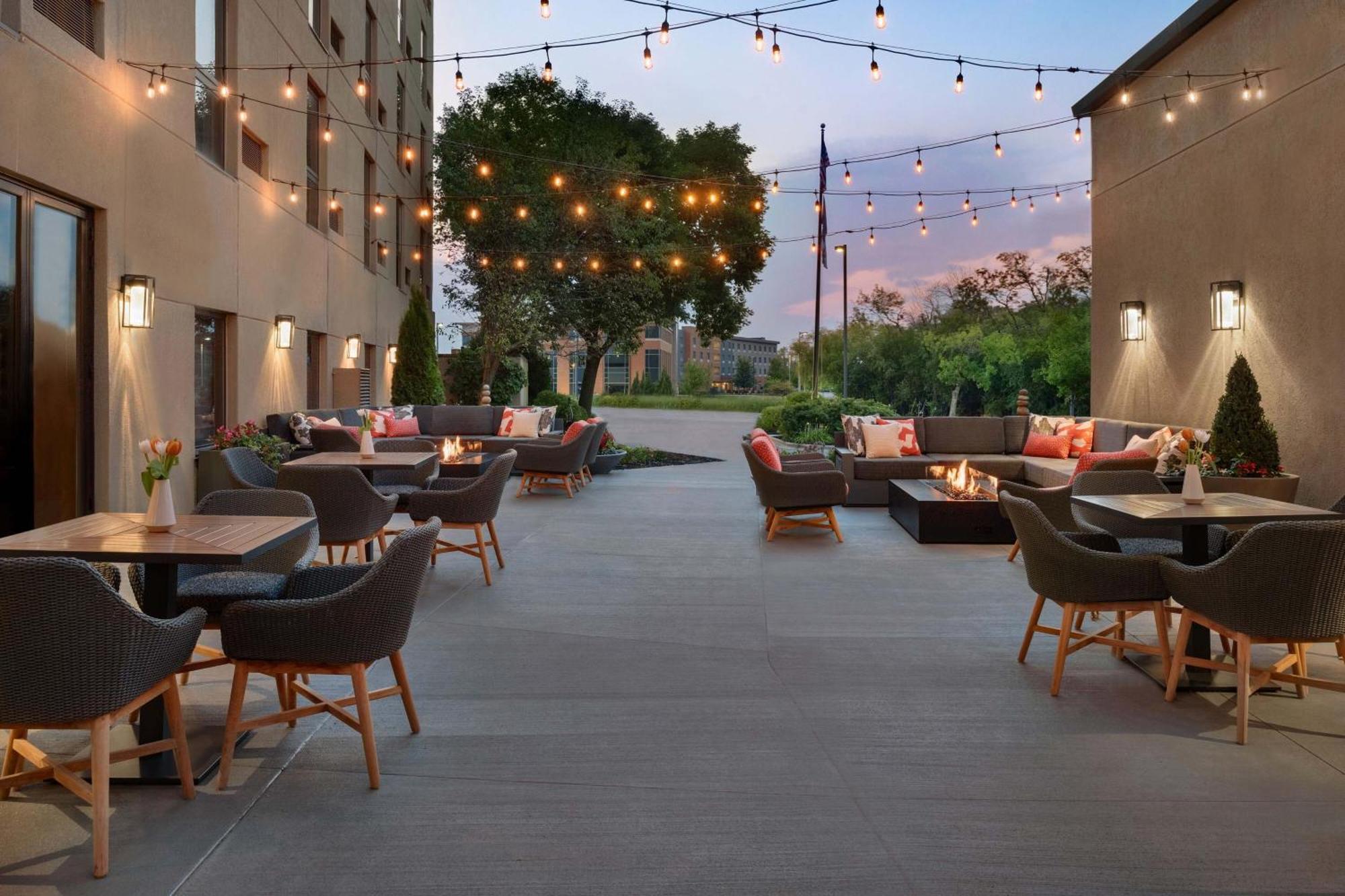 Sheraton Madison Hotel Exterior foto